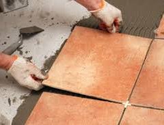 Укладання керамічної плитки на підлогу