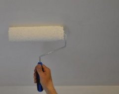 Як пофарбувати стелю водоемульсійною фарбою