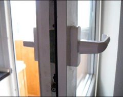 Регулювання балконних дверей