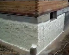 Як утеплити фундамент дерев'яного будинку