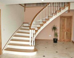 Які вибрати сходи для заміського будинку